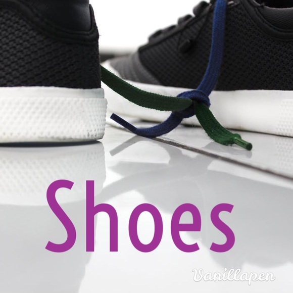 SHOE SECTION - Picture 1 of 1